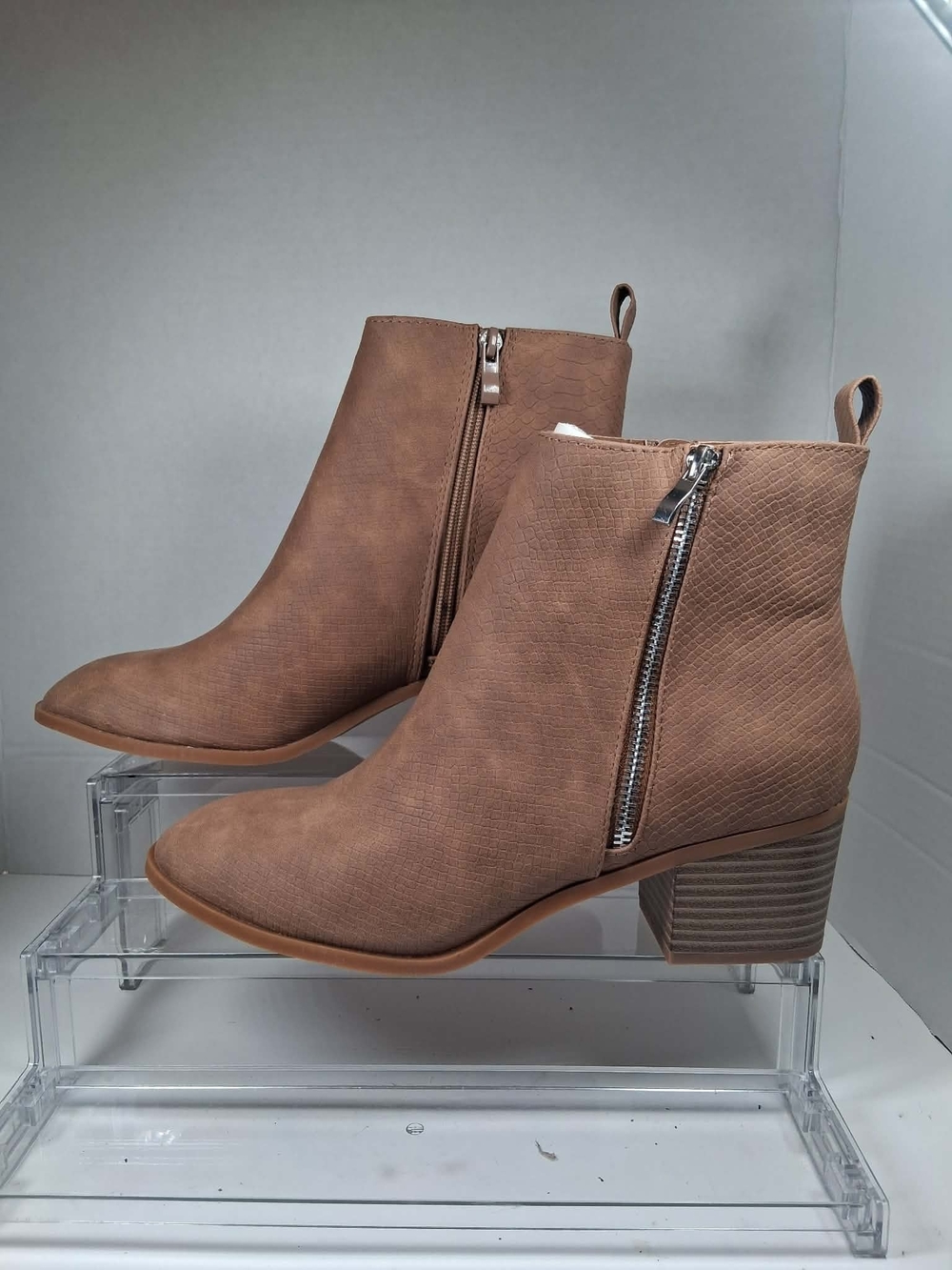 FISACE Women's Brown Faux Leather Western Ankle Bootie Pointed Toe Zip 10
